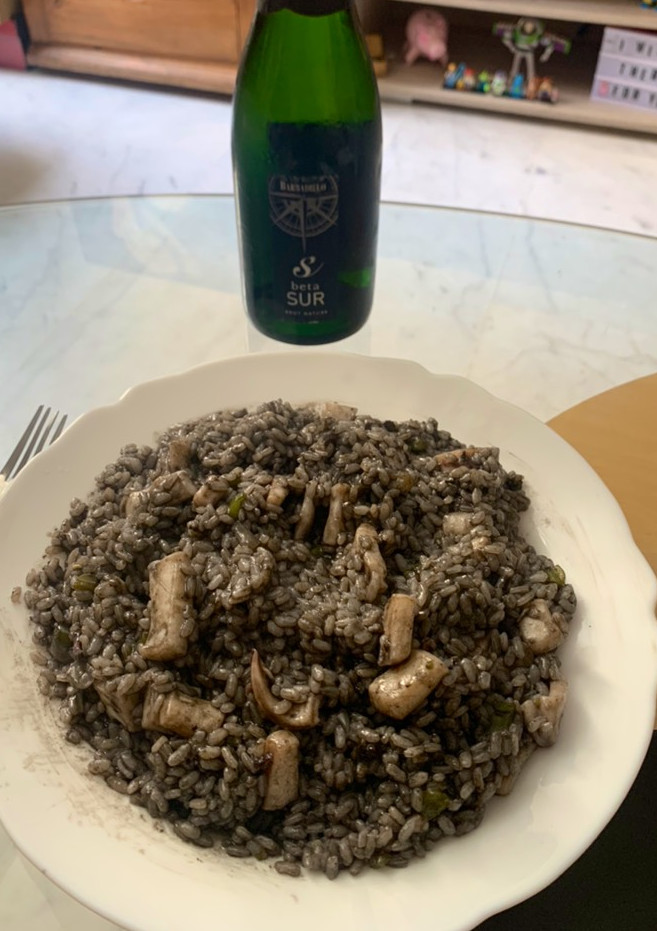 Una foto de Arroz Negro con Calamar