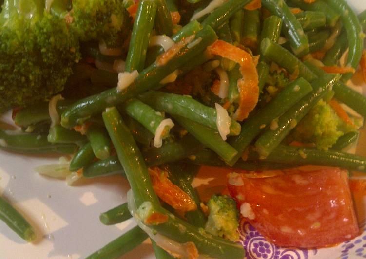 Steps to Prepare Super Quick Homemade Maybe salad……? Green Bean Broccoli salad