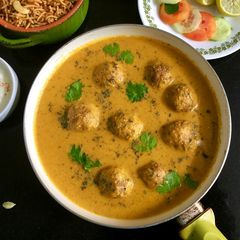 A picture of Gobhi Koftas in Carrot Sauce.