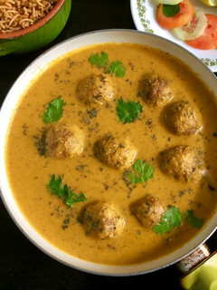 A picture of Gobhi Koftas in Carrot Sauce.