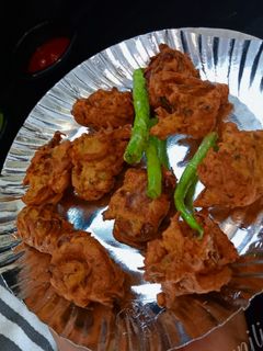 कांदा भज्जी (kanda bhaji recipe in Hindi) रेसिपी मुख्य फोटो