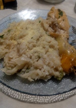 Una foto de Arroz con pollo una persona