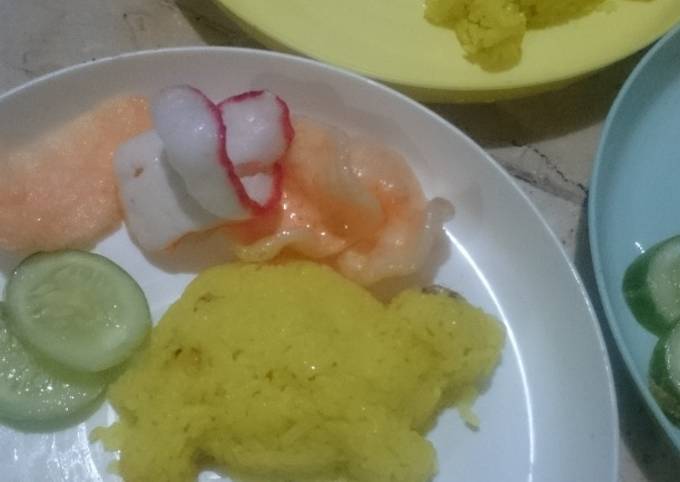 Bagaimana Membuat Nasi kuning gurih ricecooker, Enak