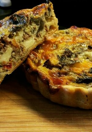 Una foto de Tarteletas de berenjena, carne picada y queso