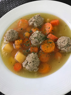 Húsgombóc leves recept fotója