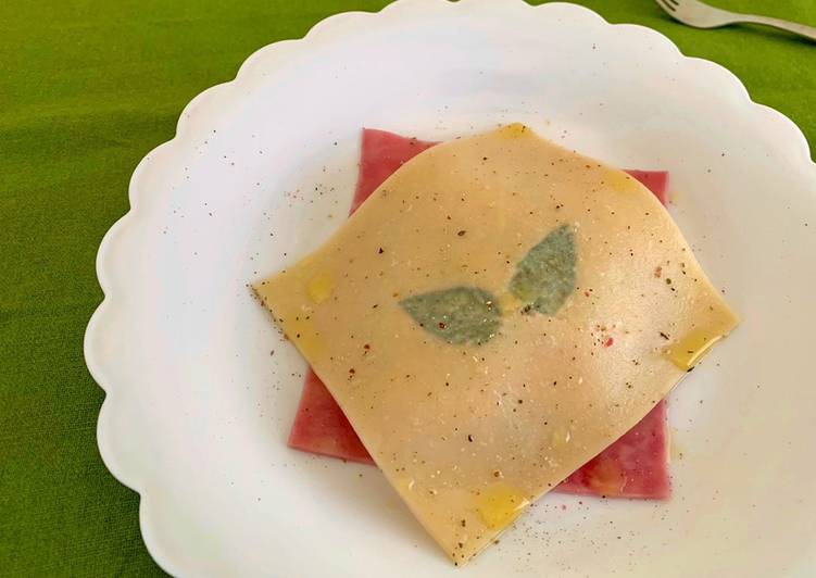 Recetta di Veloce Raviolo Aperto Bicolore con Salmone e Patate