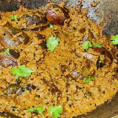 A picture of Stuffed brinjal curry.