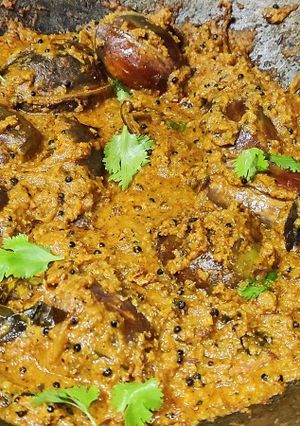 A picture of Stuffed brinjal curry.