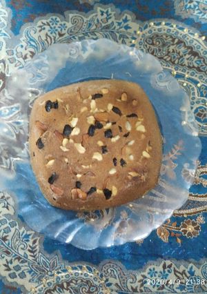 A picture of Banana and Raisin Cake.