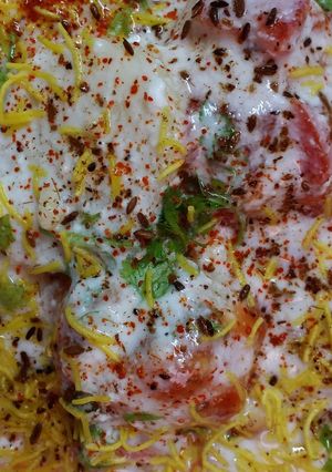 A picture of Idli chat.