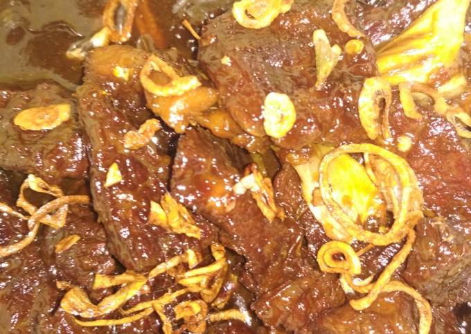 Semur daging manis gurih