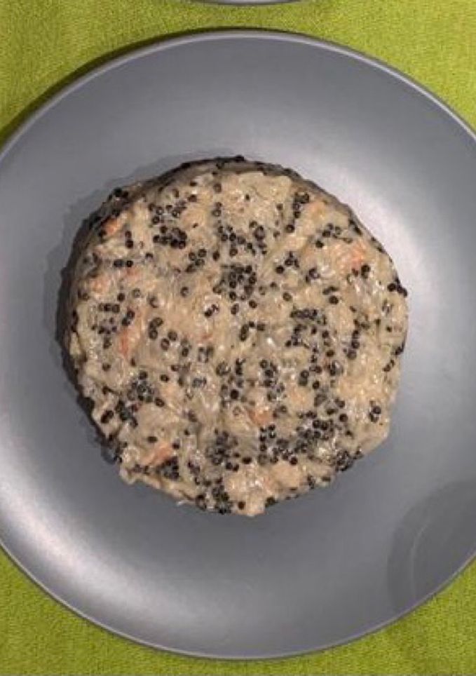 Una foto de Tartare de langosta y caviar