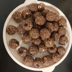A picture of Palm jaggery laddu.