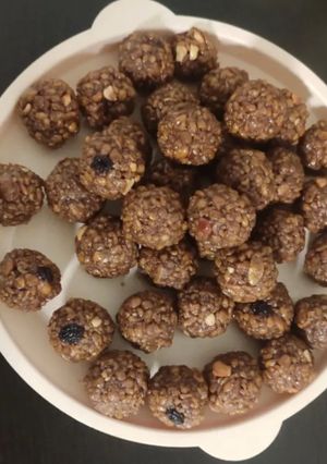 A picture of Palm jaggery laddu.