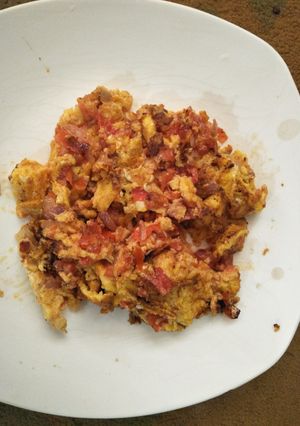 A picture of Scrambled eggs with tomatoes.