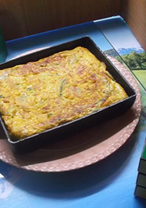 Foto principal de Tortilla cuadrada de patatas y esparragos