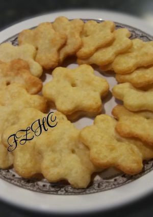 A picture of 🧀🍪Homemade Cheese Crackers🧀🍪.