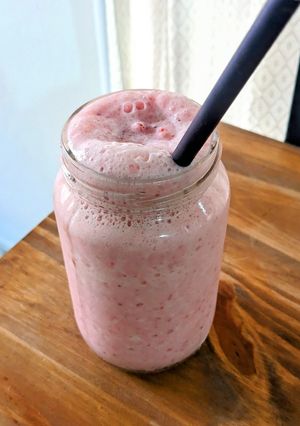 Una foto de 🍹Licuado de frutilla y ananá 🍍🍓