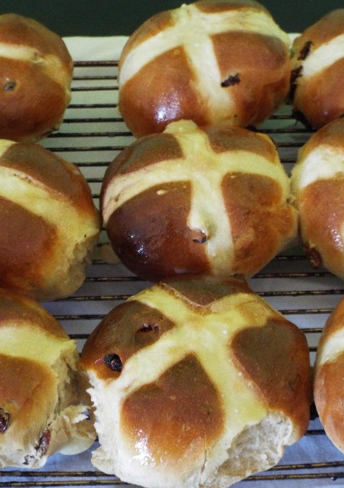 Una foto de Panes de Pascua de Gran Bretaña (Hot Cross Buns)