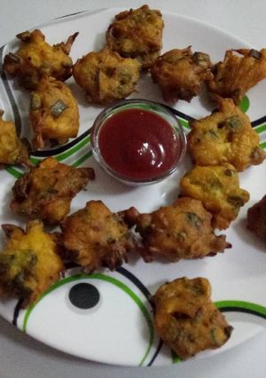 A picture of Spring onion pakode (fritters).