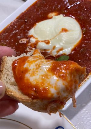 Foto de Burrata com molho de tomate