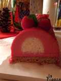 Bûche framboise, cœur nougat sur un financier pistache