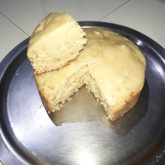 A picture of Vanilla cake in saucepan.