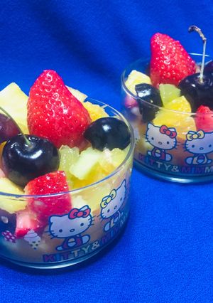 Una foto de Macedonia de Frutas 🍒🍓🥝🍌🍍🌹