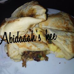 A picture of Toasted bread with fish sauce.