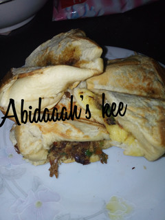 A picture of Toasted bread with fish sauce.