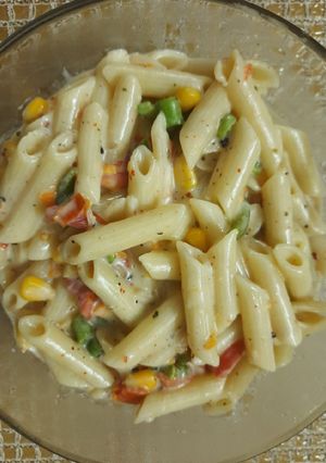 व्हाइट सॉस पास्ता(white sauce pasta recipe in hindi) रेसिपी मुख्य फोटो
