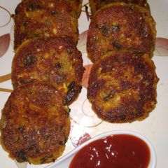 A picture of Aloo tikki with tomato sauce.