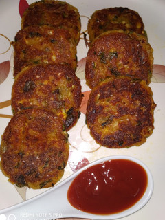 A picture of Aloo tikki with tomato sauce.