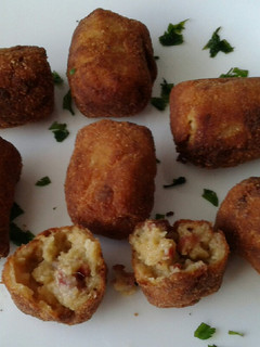 Una foto de Croquetas de Velouté con verduras y roux rubio con jamón