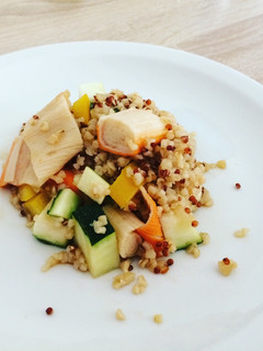 Una foto de Quinoa con surimi