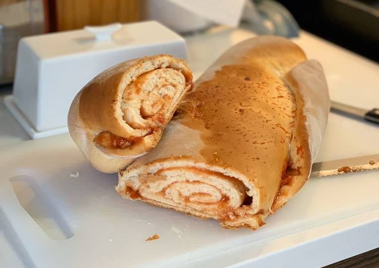 White bread with guava jelly (goiabada)