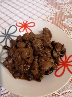 Csirkemáj, hagymával, babbal recept fotója