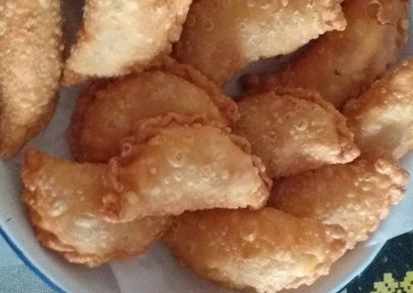 Pastel atau orng makassar bilang jalang kotek.