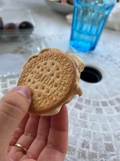 Una foto de Gelat de tall de torró amb galetes Maria