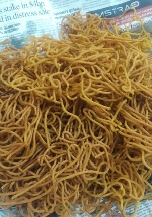 बेसन शेव (besan sev recipe in marathi) रेसिपी चे मुख्य फोटो 