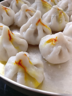 उकडीचे मोदक (ukadiche modak recipe in marathi) रेसिपी चे मुख्य फोटो