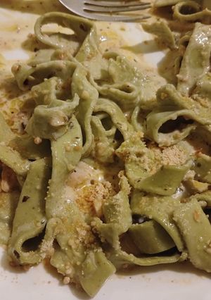 Una foto de Cintas verdes con salmón y crema