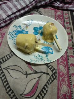 મેંગો કુલ્ફી (Mango Kulfi Recipe In Gujarati) રેસીપી મુખ્ય ફોટો