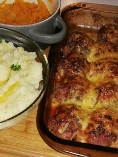A picture of Meatball parm casserole.