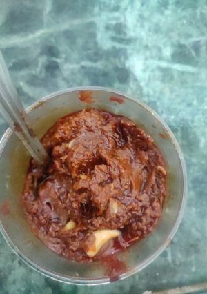 A picture of Tasty tomato and tamarind pickle.