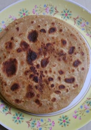 A picture of Aloo paratha.