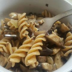 Meals for One - Garlic Mushroom Pasta (VG) A picture of Meals for One - Garlic Mushroom Pasta (VG).