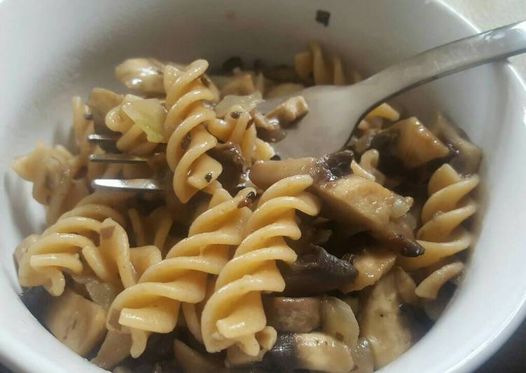 Simple Way to Make Perfect Meals for One - Garlic Mushroom Pasta (VG)