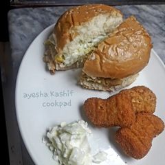 A picture of Shami burger with nuggets🍔.