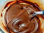 Una foto de ganache de chocolate